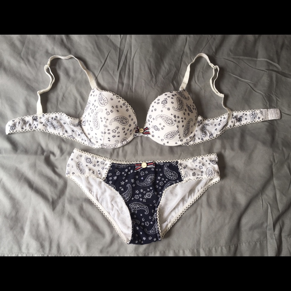 Dolce & Gabbana Bra + Panty Set (2 pc)